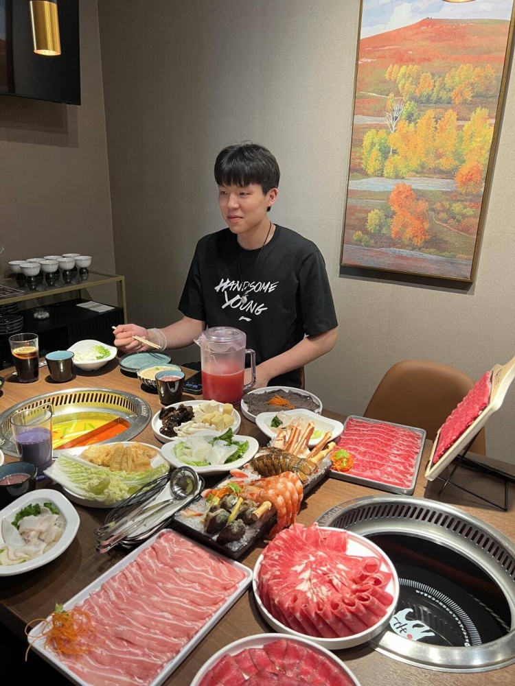 杨瀚森为何不配厨师？解说：该配营养师 咱们对运动科学理解不够